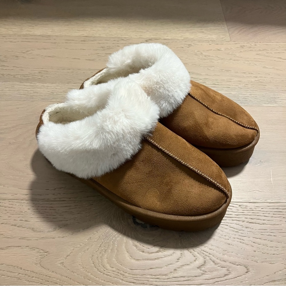 Ardene Slippers - Picture 2 of 4